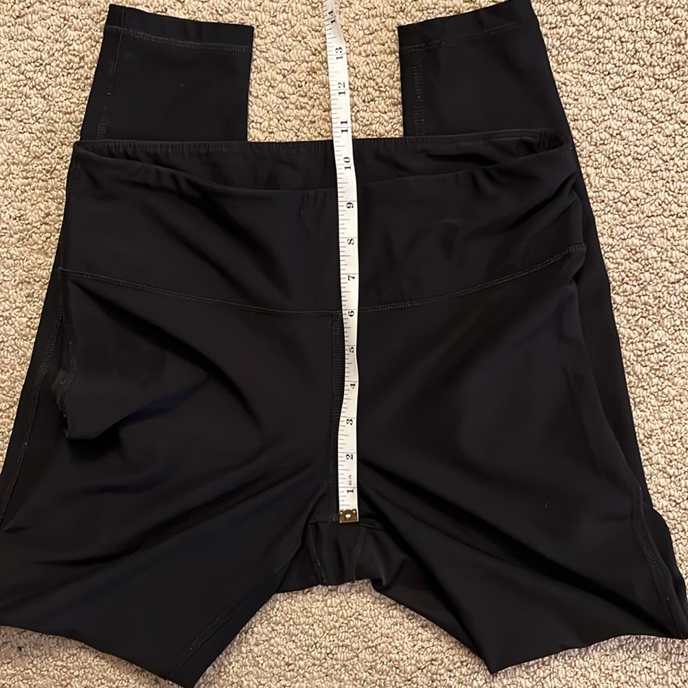 Black Active Leggings Size Medium - no visible brand